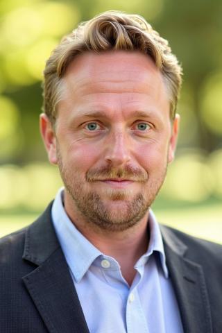 Image of Evan E. Johnson